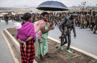 Ethiopian_POW_TigrayWar-4.jpg (168.92 KiB) Viewed 4046 times Captured Ethiopian government soldiers on display in Mekelle, Tigray. Credit...Finbarr O'Reilly for The New York Times